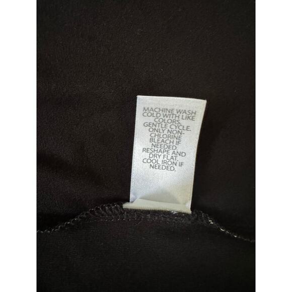 J. Jill Wearever Collection keyholes ties up front floral flowing hem blouse. - Picture 10 of 10